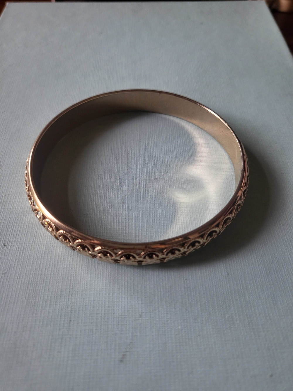 Elegant Gold-Tone Filigree Women's Bangle Bracelet